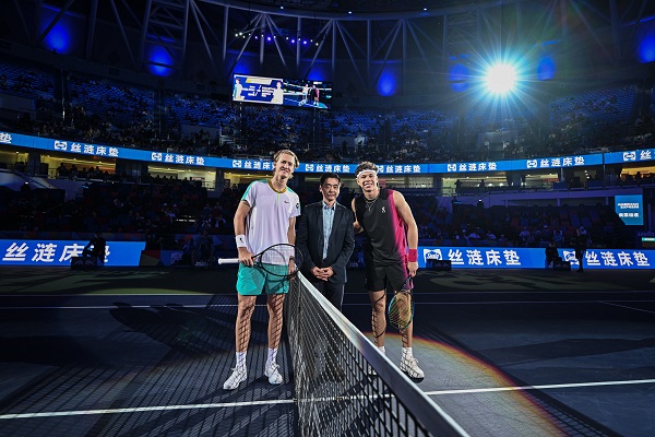 使其在意甲 使其在意甲