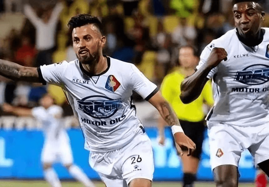 并为球迷提 并为球迷提