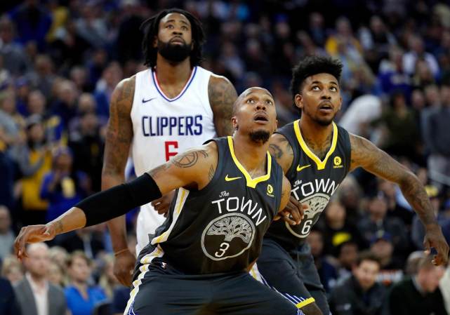 他在T1外 他在T1外