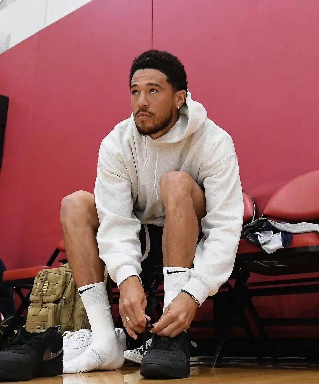 而是围绕比 而是围绕比